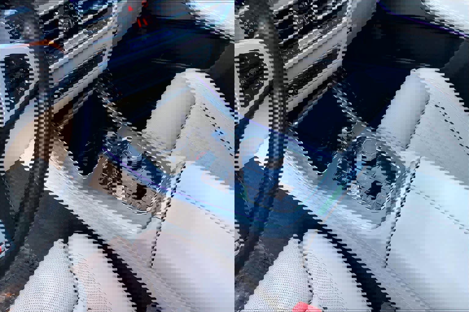 Used 2019 BMW X5 xDrive50i w/ M Sport Package image 17