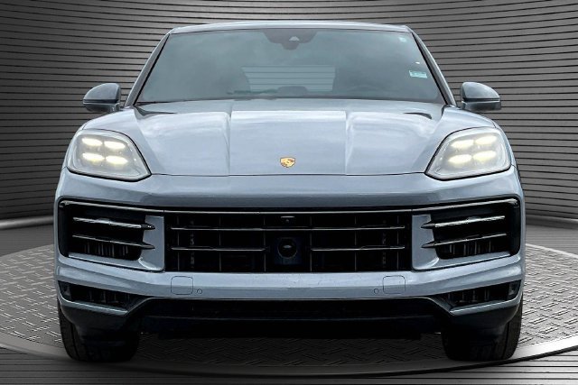 Used 2024 Porsche Cayenne S AWD/4WD image 2