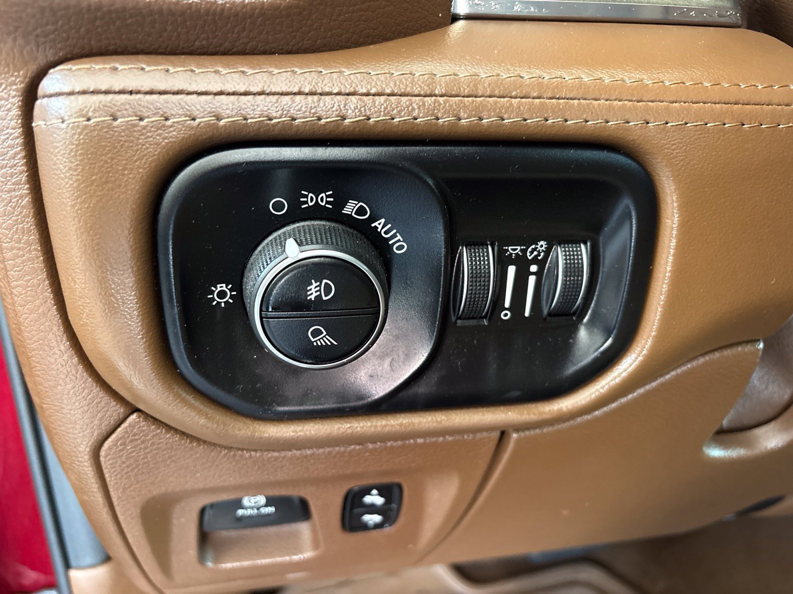 Used 2019 RAM 1500 Limited AWD/4WD image 15