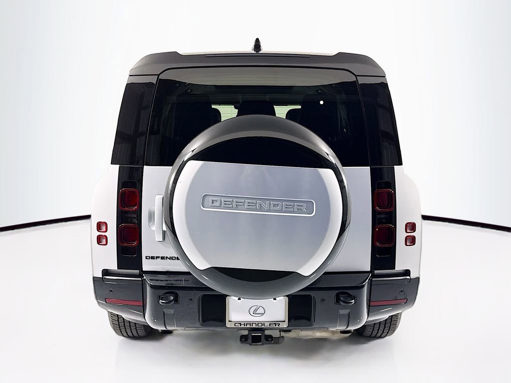 Used 2024 Land Rover Defender 130 X-Dynamic SE image 6