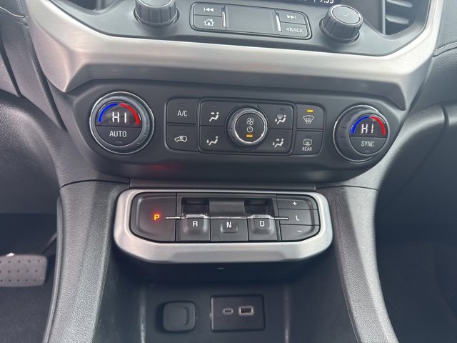 Used 2023 GMC Acadia SLE w/ Driver Convenience Package image 17