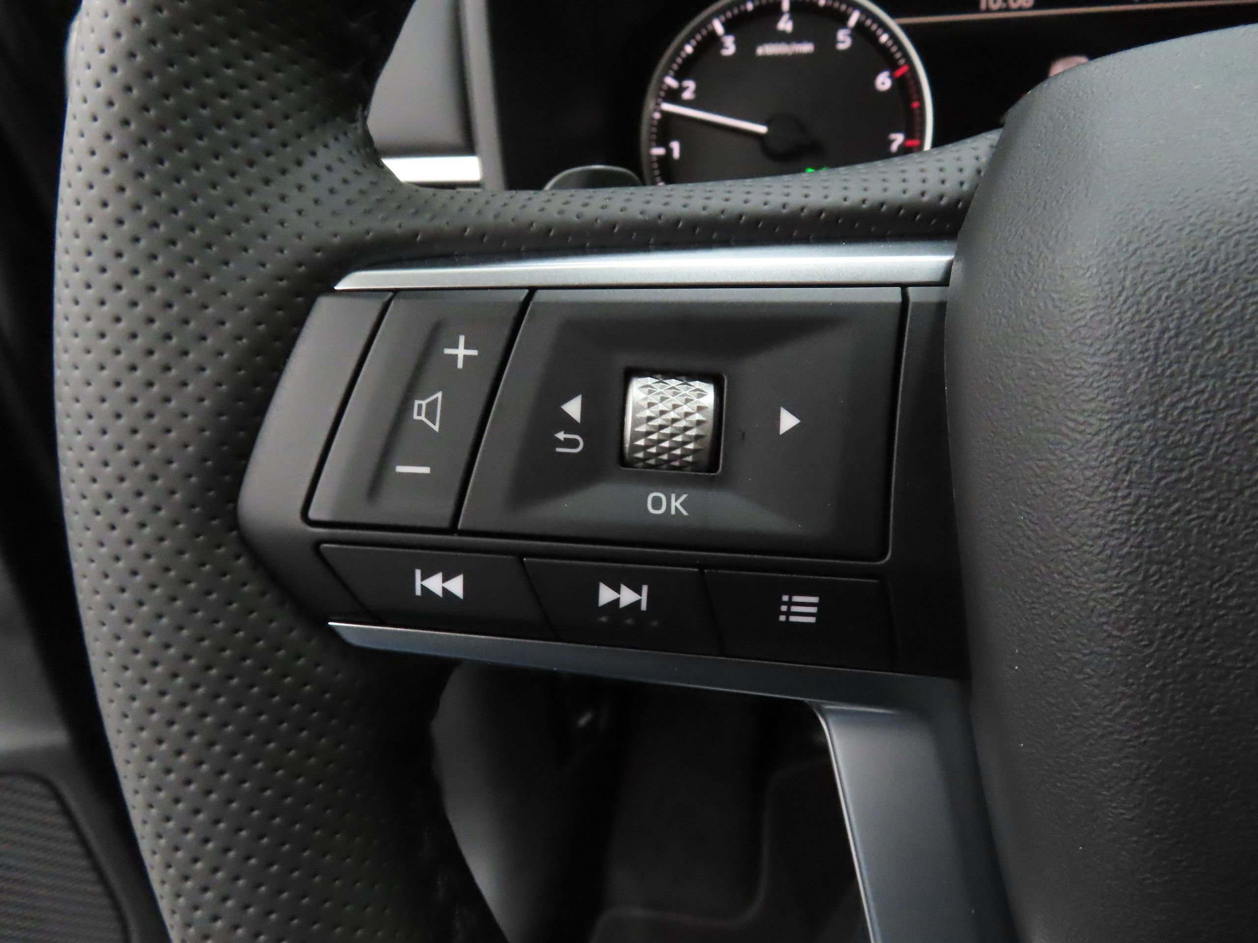 New 2026 Mitsubishi Outlander SE image 12