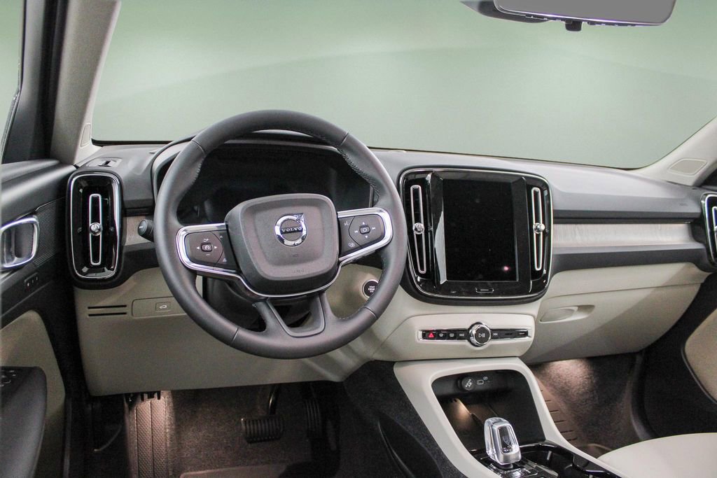 New 2026 Volvo XC40 B4 Plus w/ Protection Package Premier FWD image 27