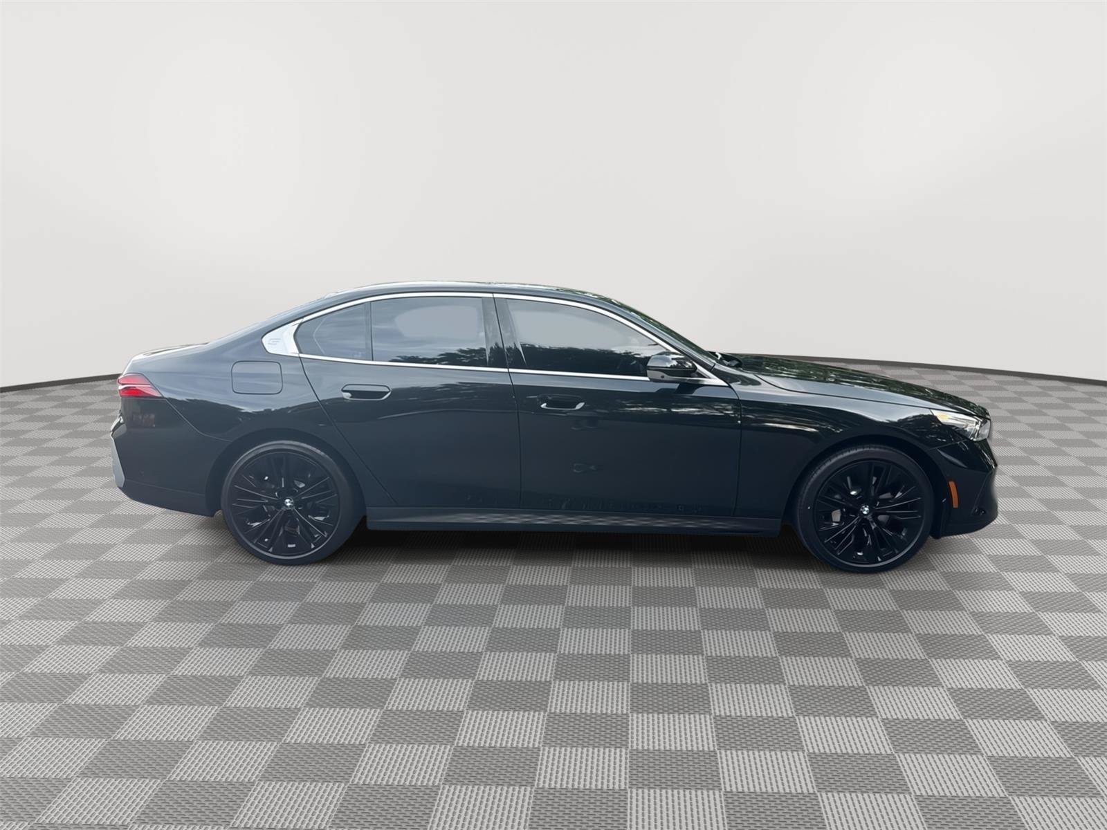 Used 2024 BMW 530i w/ Premium Package RWD image 5