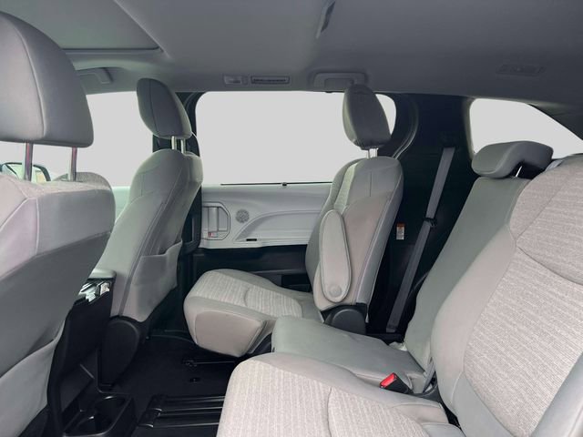 Used 2025 Toyota Sienna LE w/ LE Plus Package image 14