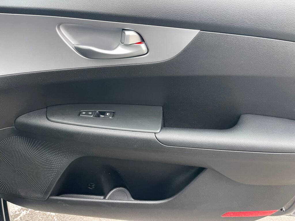 Used 2023 Kia Forte LXS w/ LXS Technology Package image 22