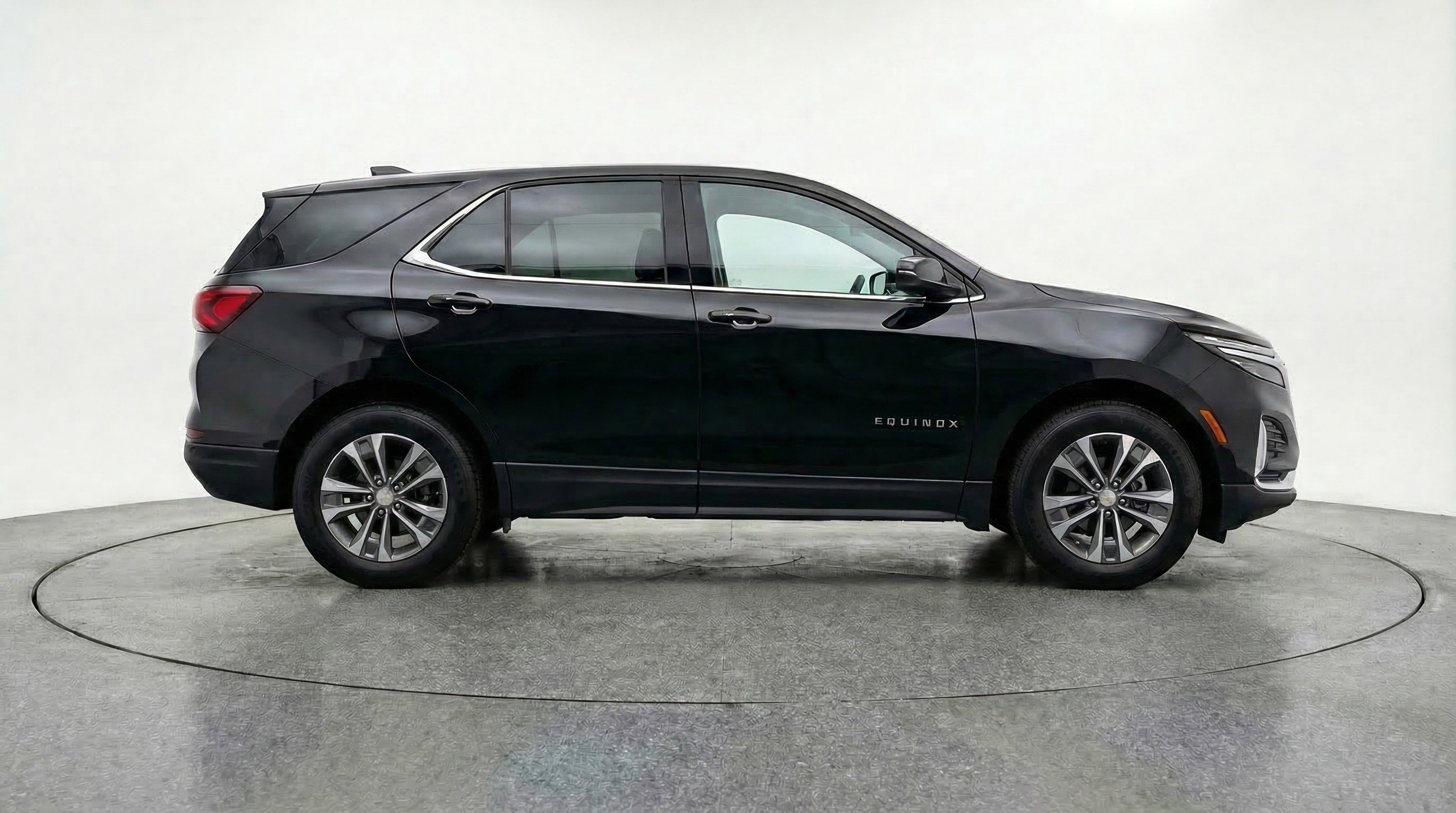 Used 2025 Chevrolet Equinox LT FWD image 11