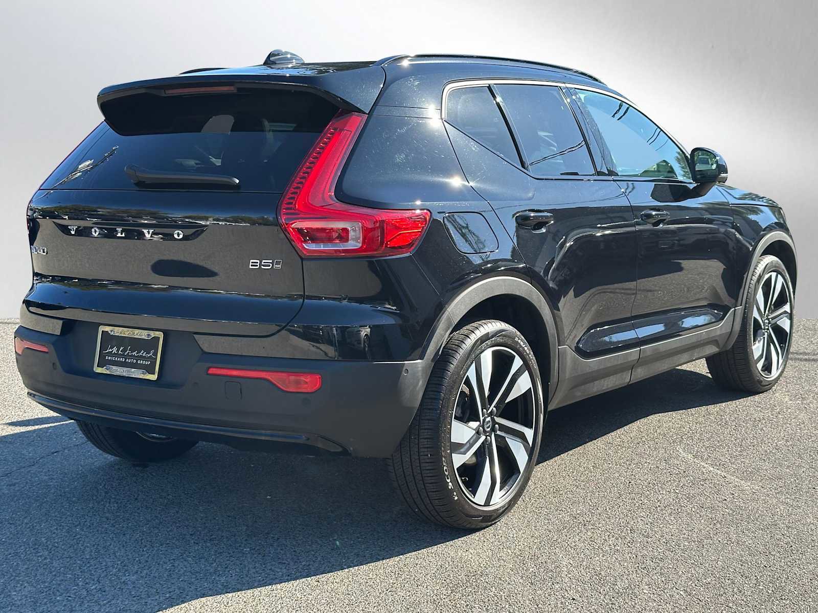 Used 2025 Volvo XC40 B5 Plus w/ Climate Package image 7