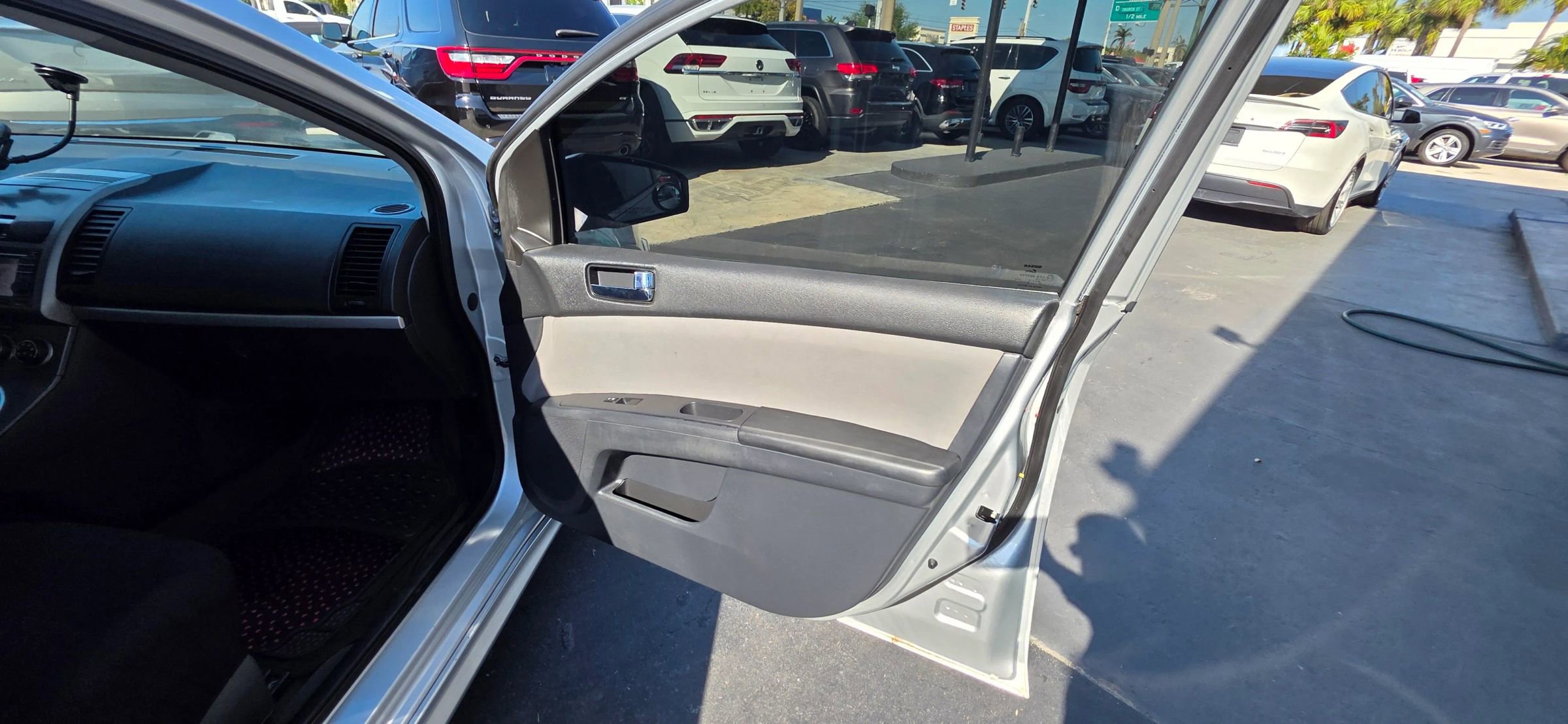 Used 2012 Nissan Sentra 2.0 SR w/ Special Edition Pkg image 15