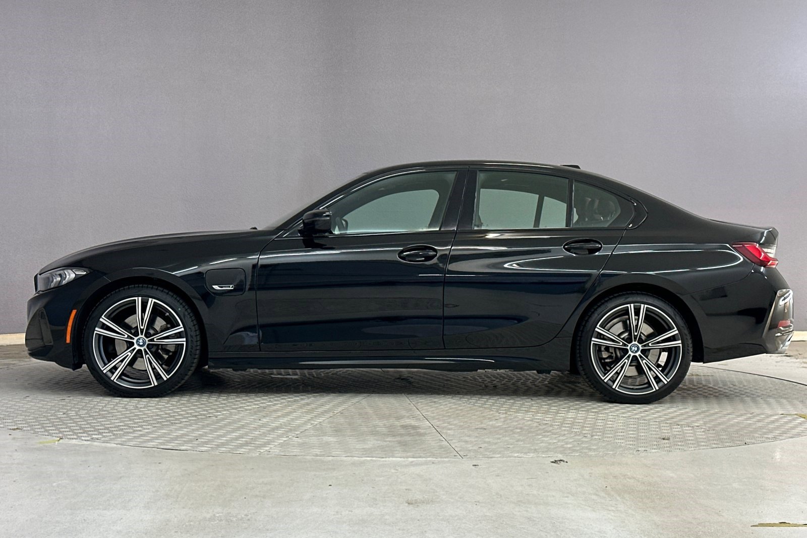 Used 2023 BMW 330e w/ Driving Assistance Package RWD image 2