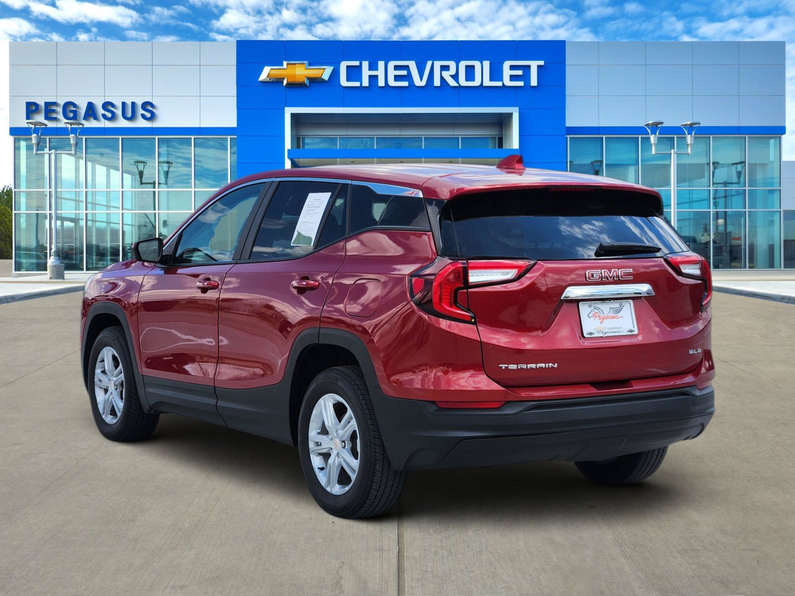 Used 2024 GMC Terrain SLE AWD/4WD image 4