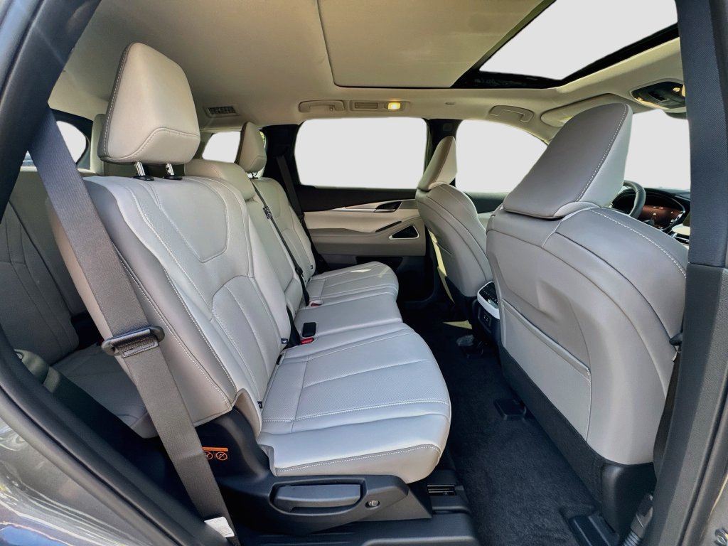 Used 2027 INFINITI QX60 Luxe w/ Cargo Package FWD image 31