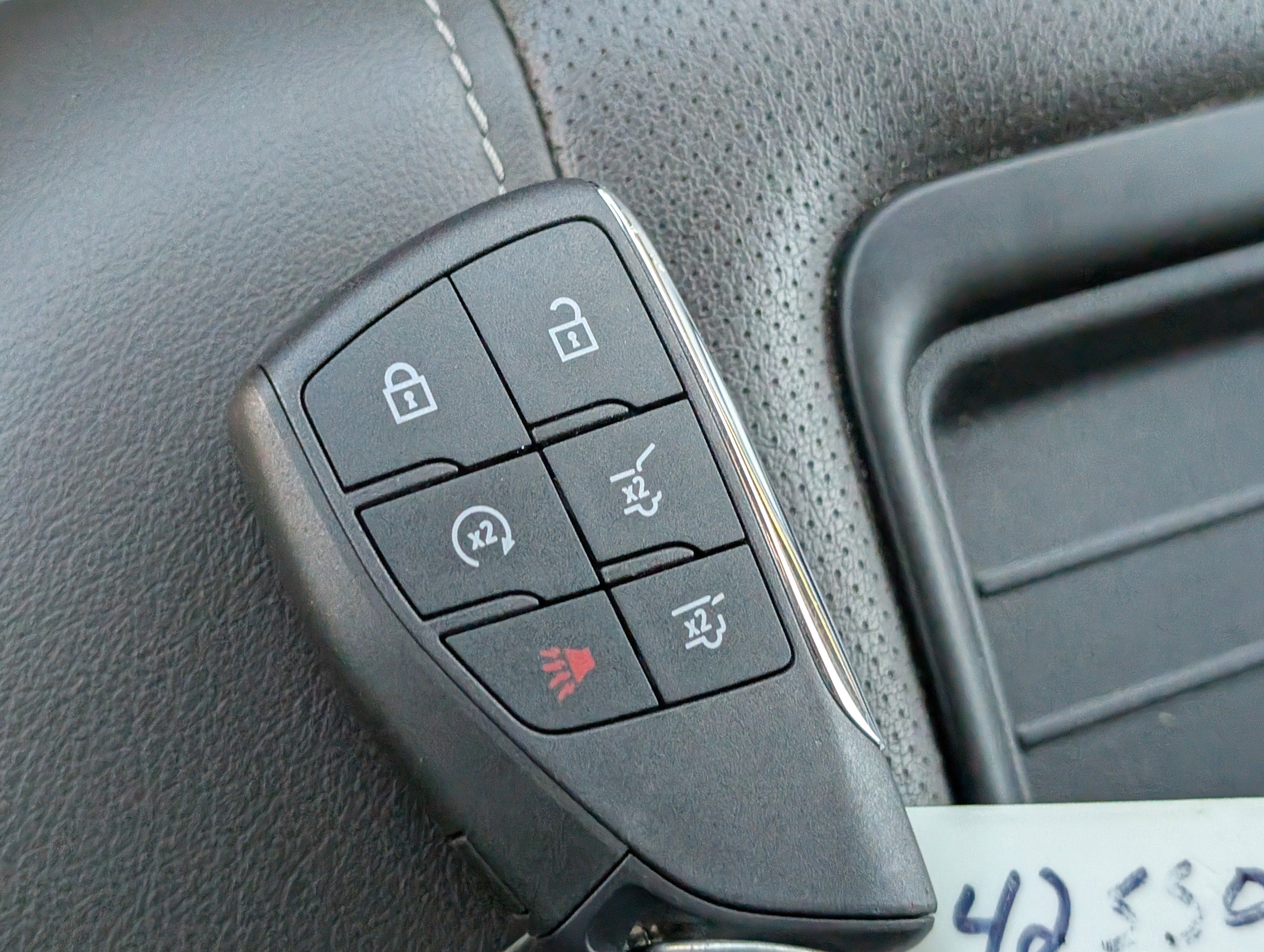 Used 2023 GMC Yukon SLT RWD image 31