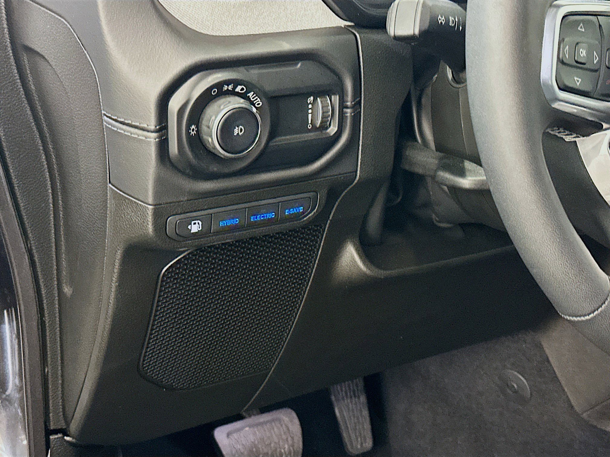 Used 2025 Jeep Wrangler Sahara image 17