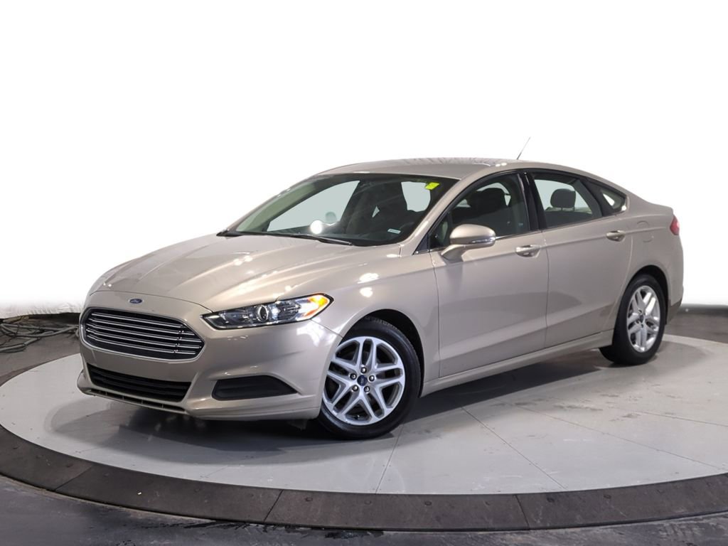 Used 2015 Ford Fusion SE image 1