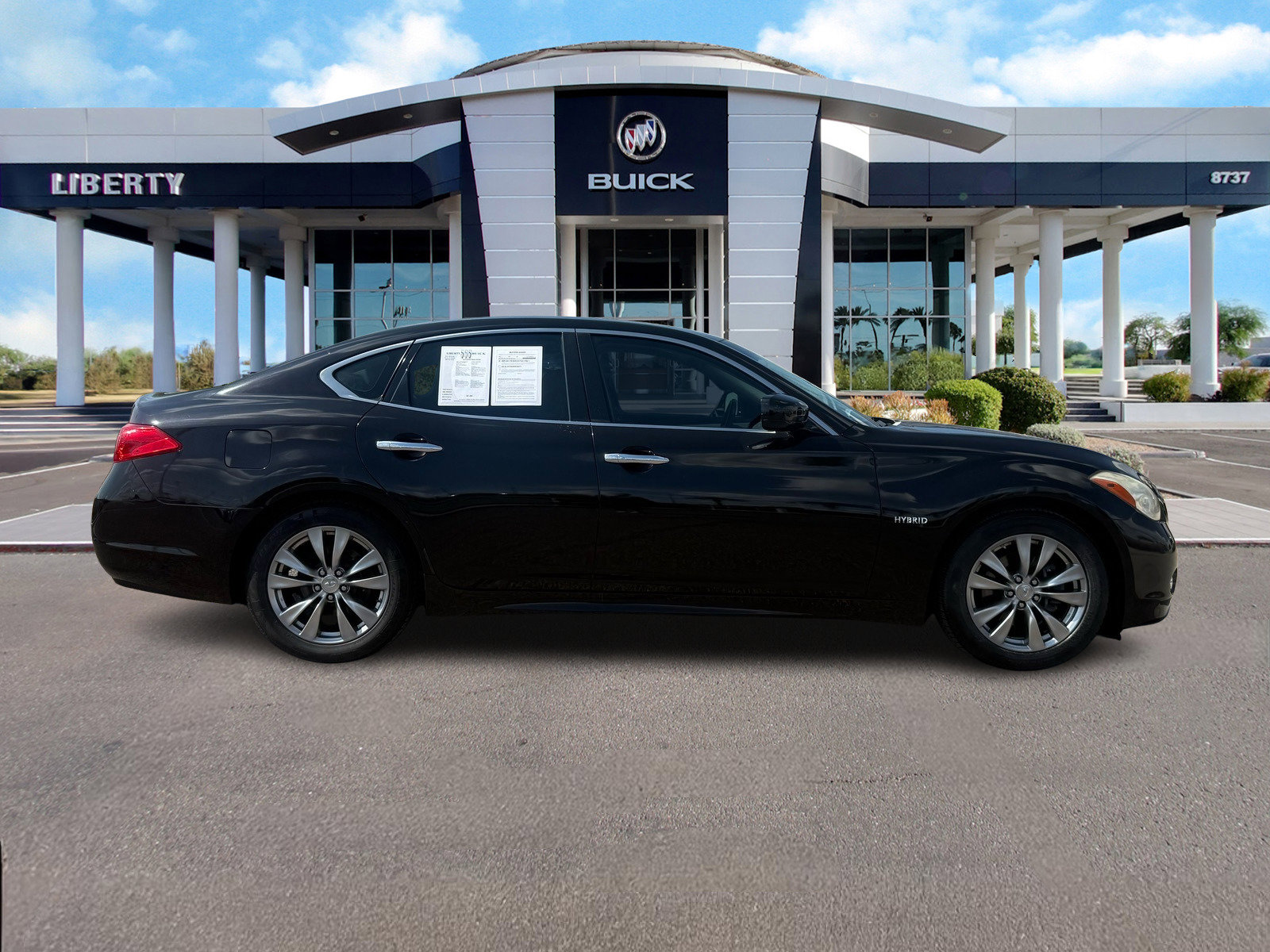 Used 2013 INFINITI M35 w/ Premium Pkg image 2