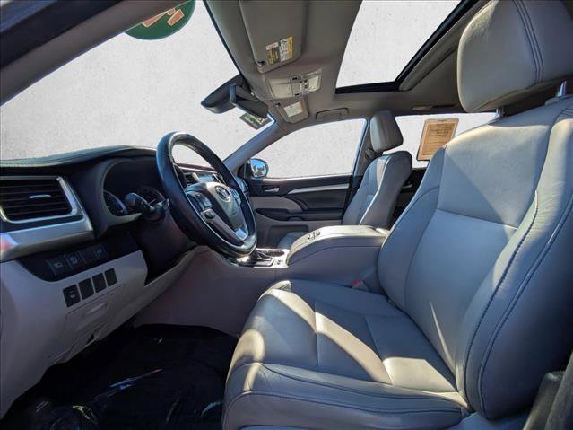 Used 2018 Toyota Highlander XLE image 17