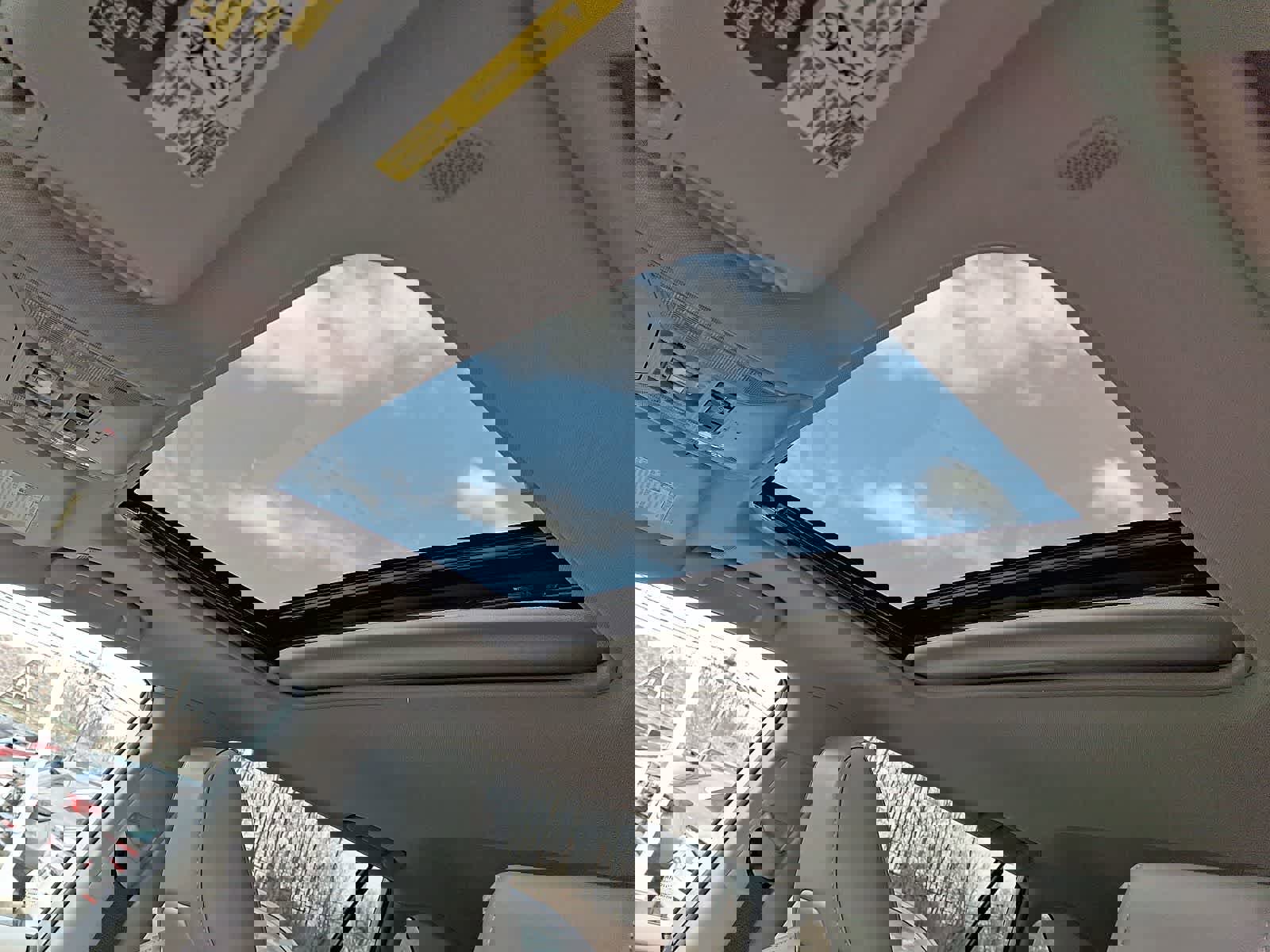 Used 2023 Toyota RAV4 XLE Premium image 17