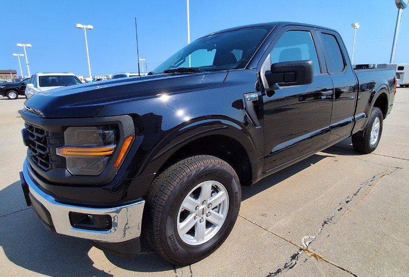 Used 2025 Ford F150 XL w/ Equipment Group 103A High AWD/4WD image 4