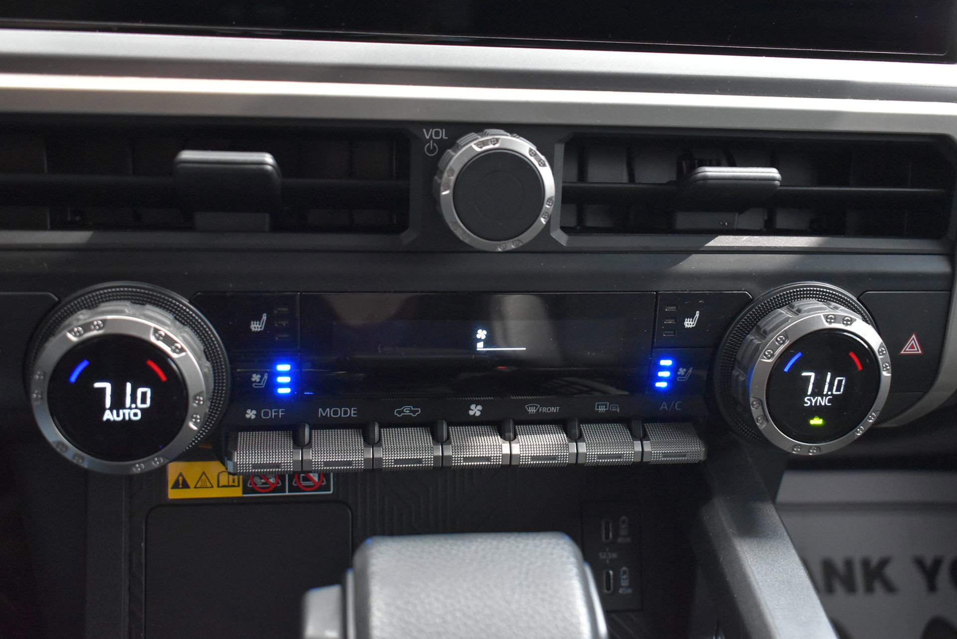 Used 2024 Toyota Tacoma TRD Sport w/ TRD Sport Premium Package AWD/4WD image 31