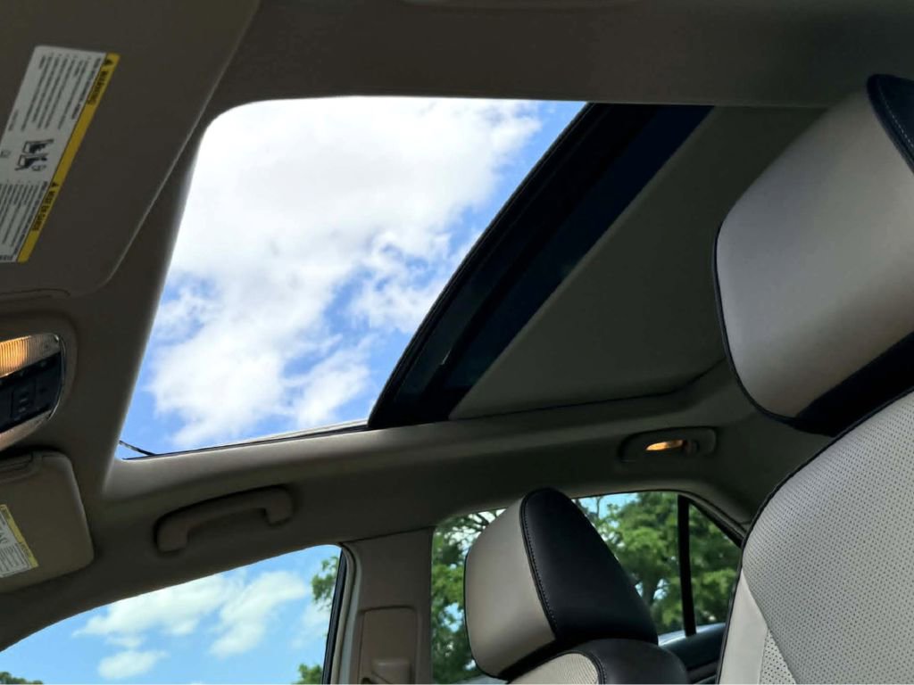 Used 2012 Chrysler 300 C Luxury Series image 17