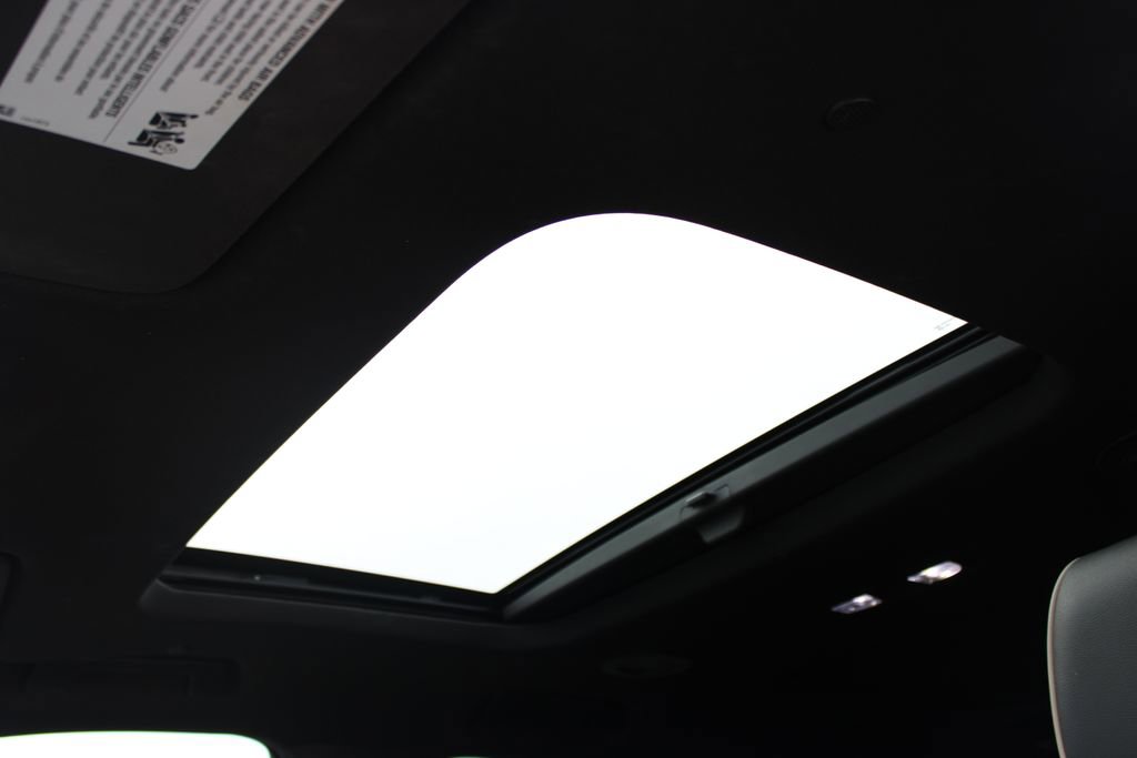Used 2023 Chevrolet Traverse Premier image 60