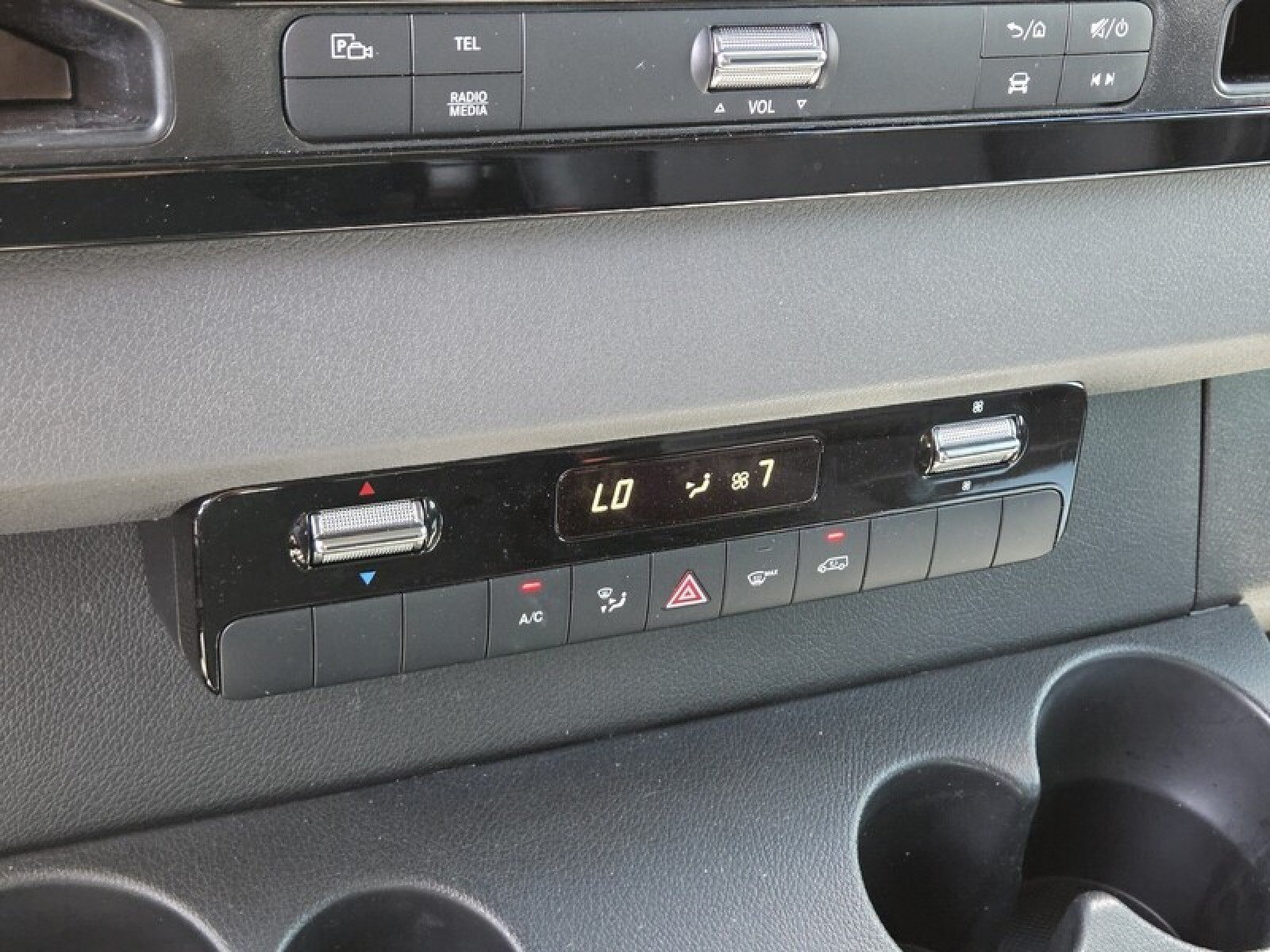 Used 2025 Mercedes-Benz Sprinter 2500 image 32