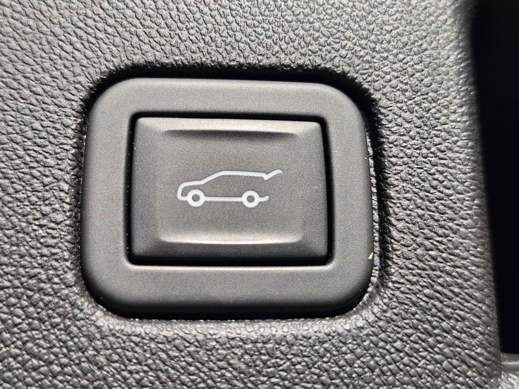 Used 2024 Chevrolet Equinox Premier FWD image 14