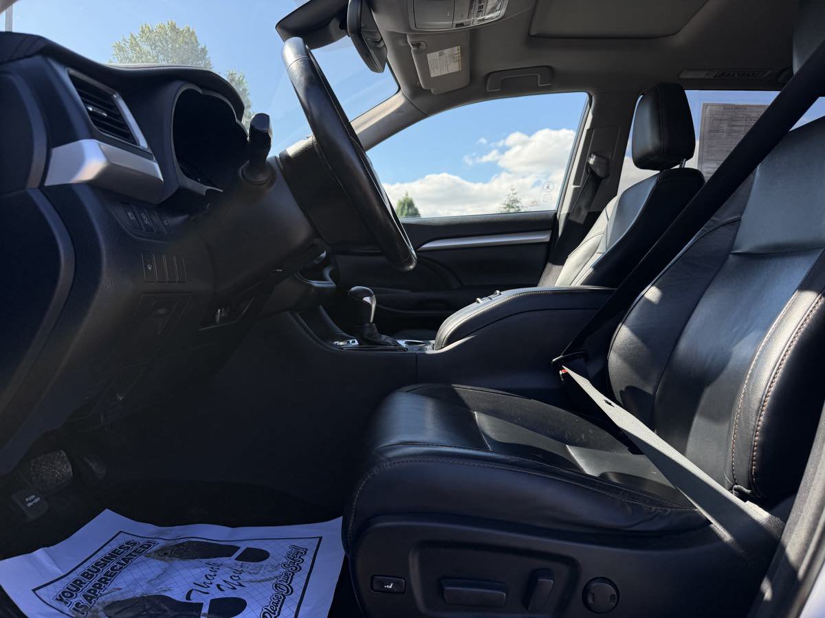 Used 2017 Toyota Highlander SE AWD/4WD image 10