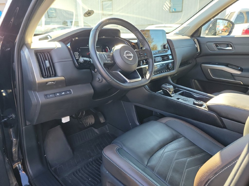 Used 2025 Nissan Pathfinder Platinum w/ Lighting Package (N92) AWD/4WD image 27