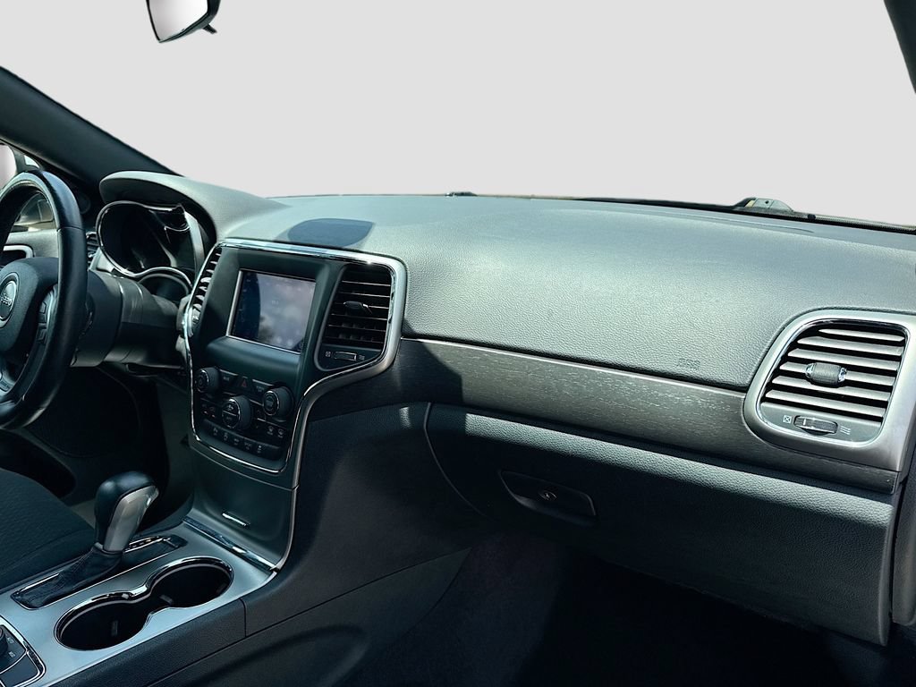 Used 2018 Jeep Grand Cherokee Laredo AWD/4WD image 32