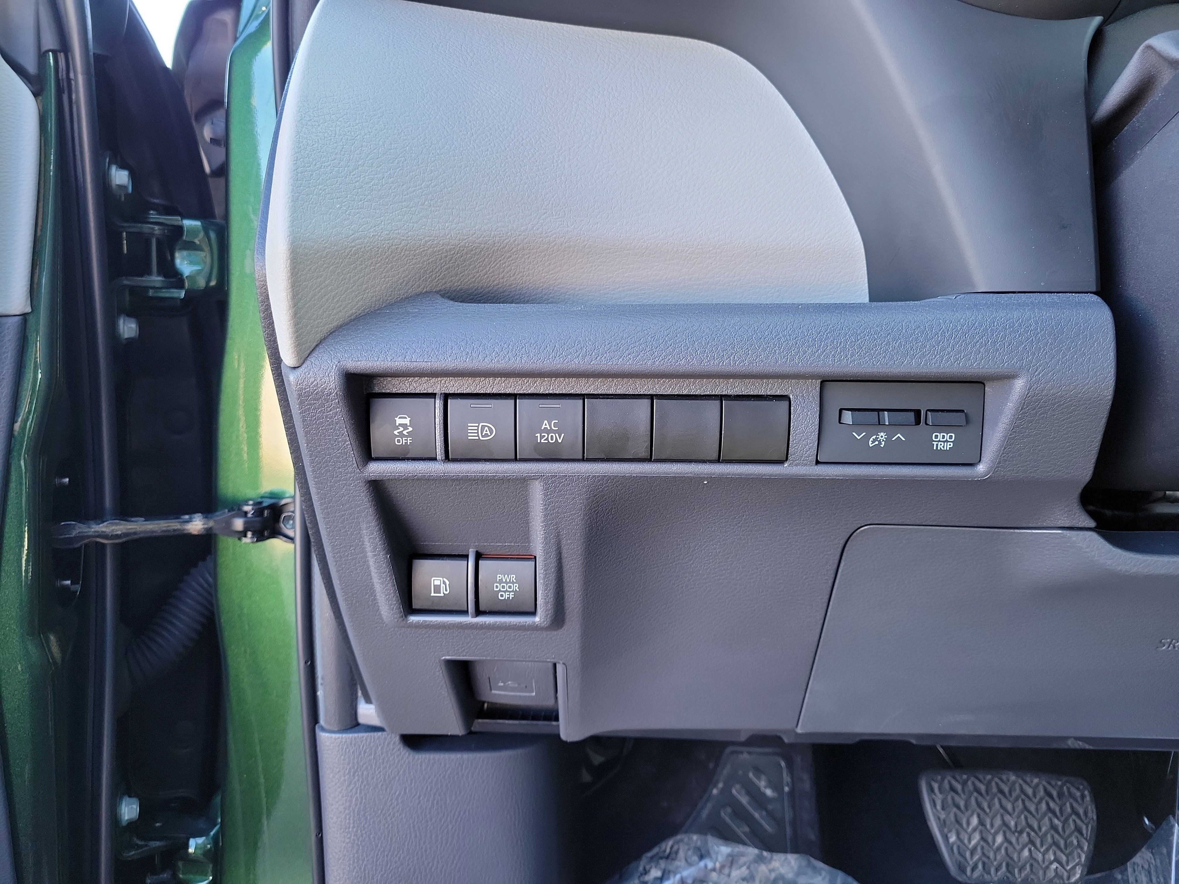 Used 2024 Toyota Sienna Limited image 20