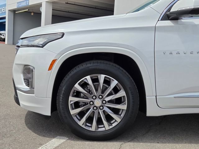 Certified 2022 Chevrolet Traverse Premier w/ LPO, Cargo Package FWD image 9