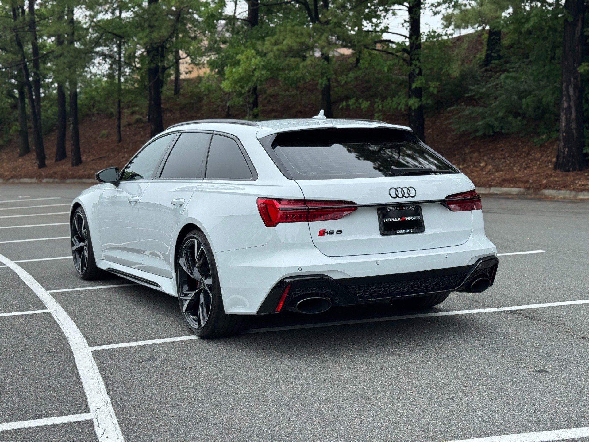 Used 2022 Audi RS 6 w/ Executive Package AWD/4WD image 8
