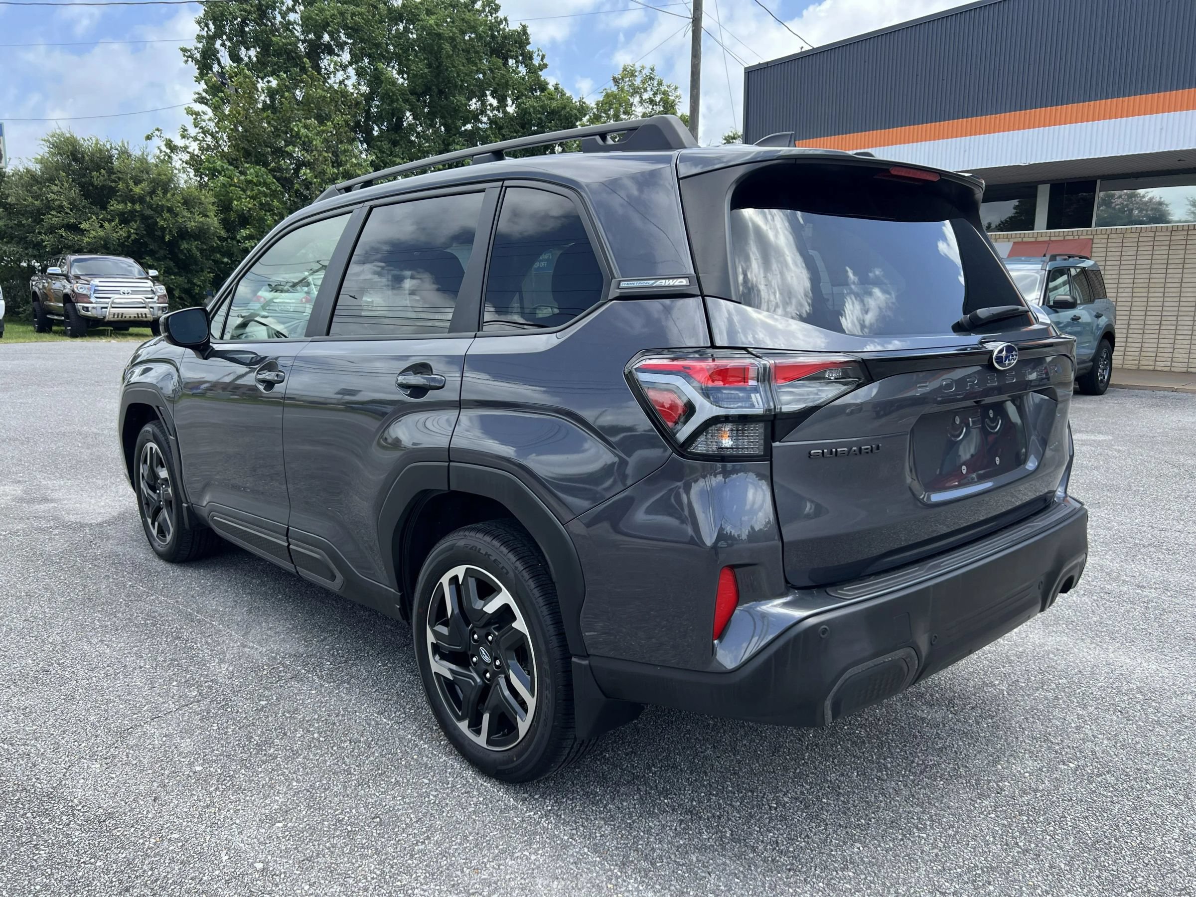 Used 2025 Subaru Forester Limited AWD/4WD image 8