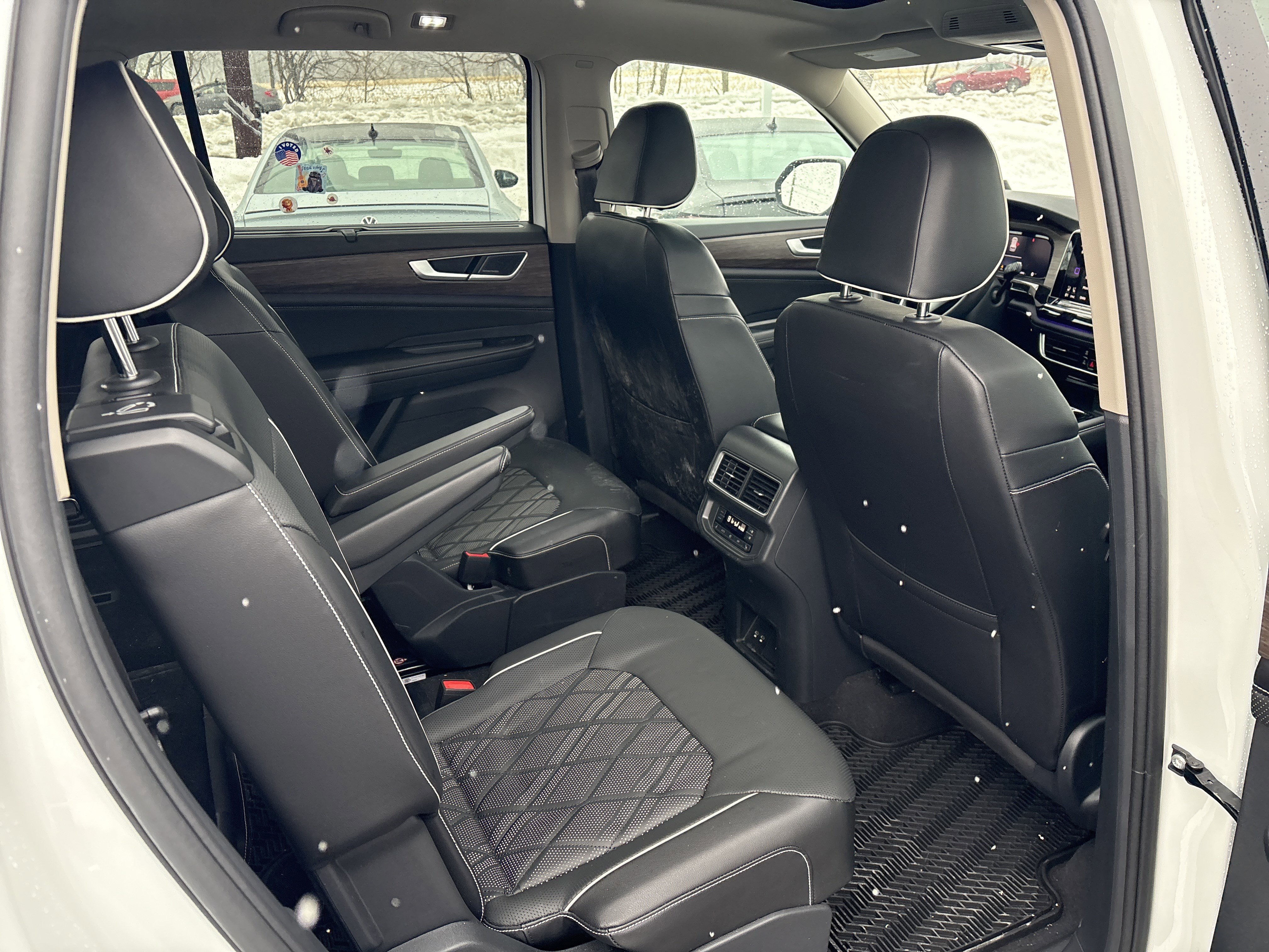 Certified 2024 Volkswagen Atlas SEL Premium R-Line image 18