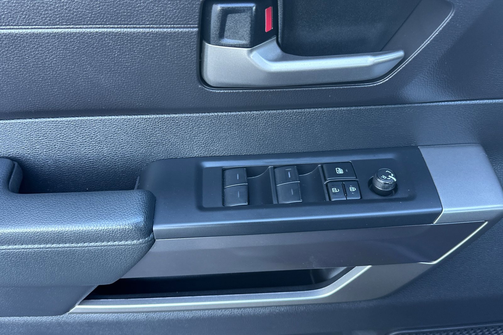 Used 2022 Toyota Tundra SR5 w/ Convenience Package image 13