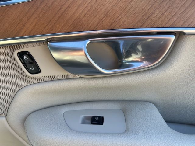Certified 2022 Volvo XC90 T8 Inscription Expression w/ Advanced Package image 29