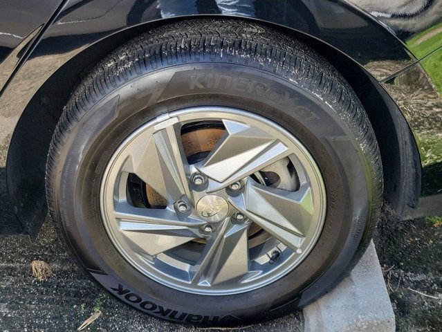 Certified 2026 Hyundai Elantra SE FWD image 24