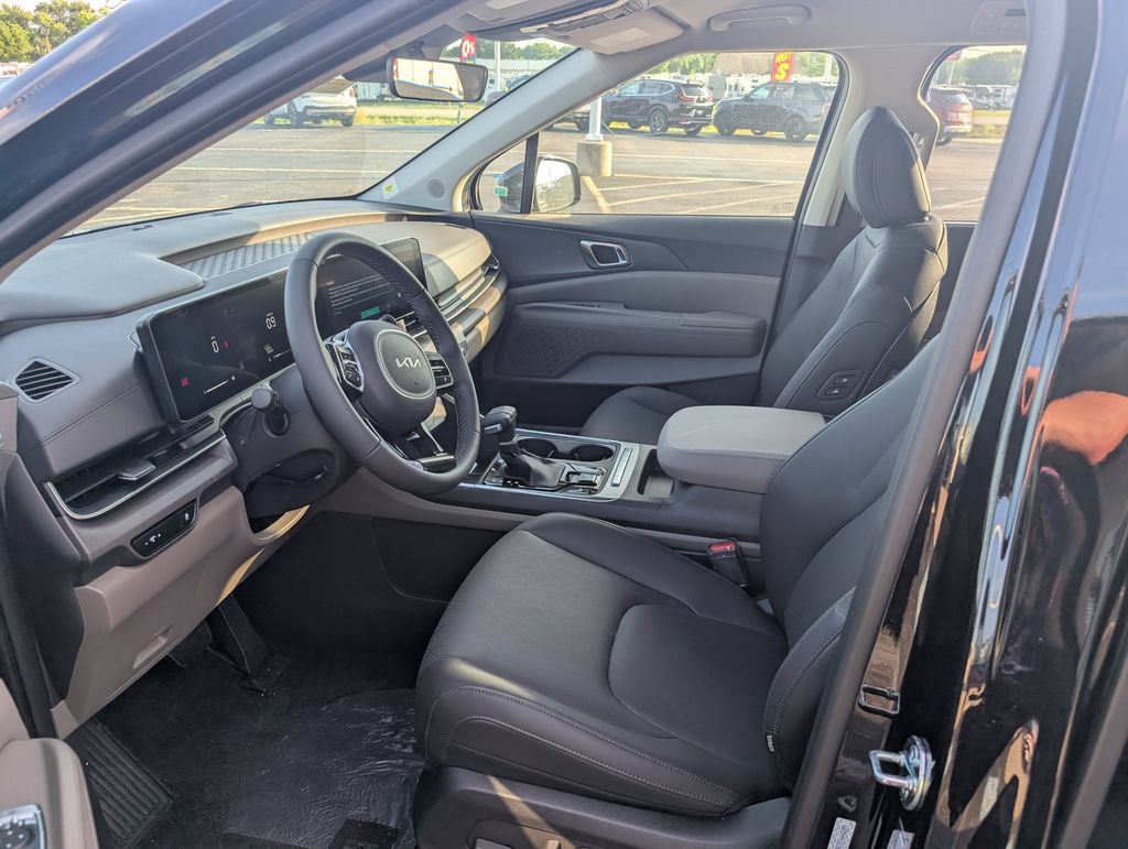 New 2026 Kia Carnival EX FWD image 11