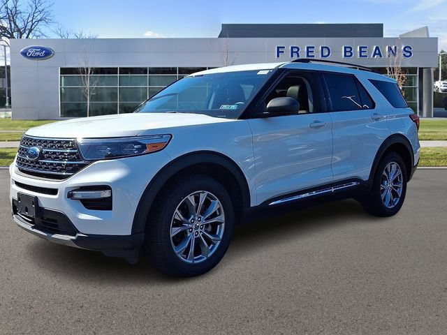 Certified 2022 Ford Explorer XLT w/ Equipment Group 202A AWD/4WD image 3