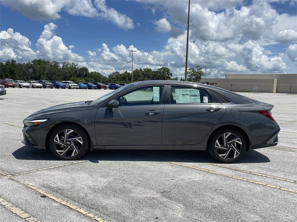New 2025 Hyundai Elantra Limited image 14