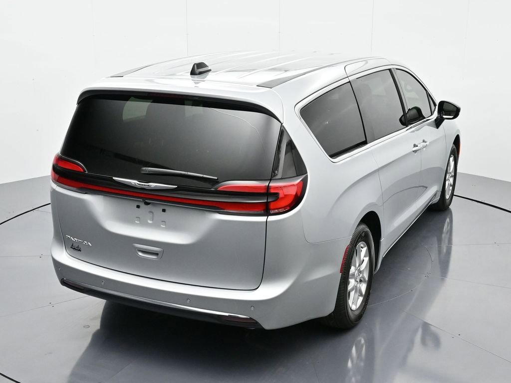 New 2026 Chrysler Pacifica Select FWD image 14