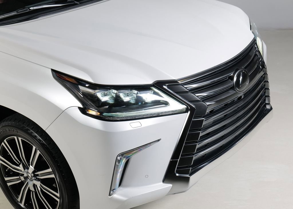 Used 2018 Lexus LX 570 4WD image 9