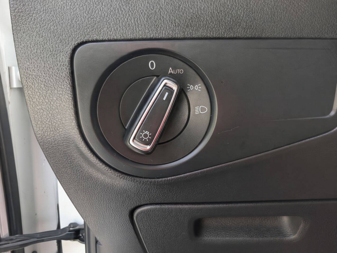 Used 2022 Volkswagen Tiguan SE FWD image 27