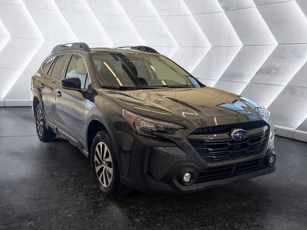 Used 2025 Subaru Outback Limited AWD/4WD image 1