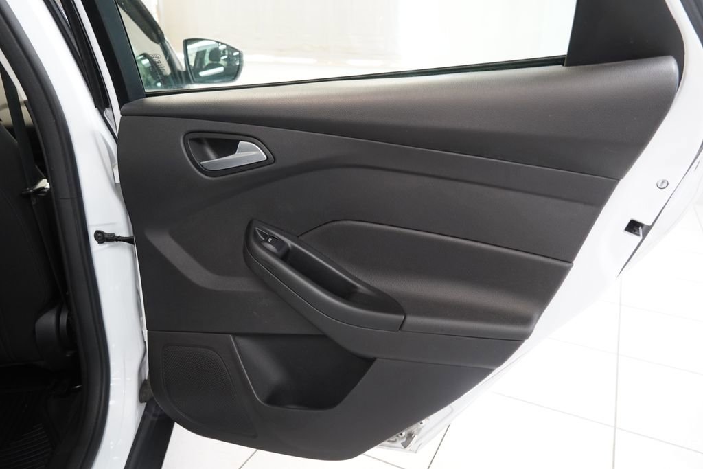 Used 2015 Ford Focus SE FWD image 27