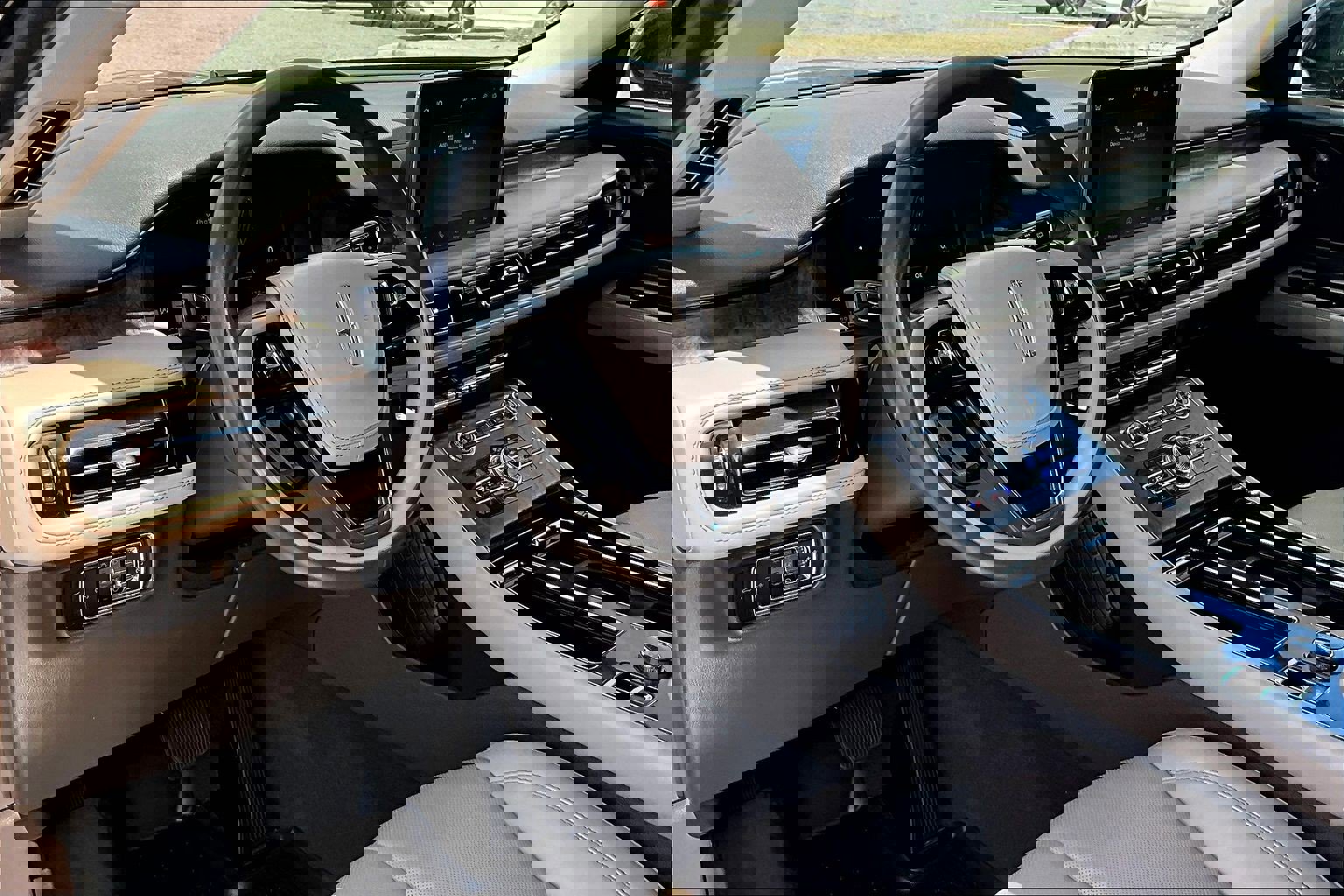 Used 2023 Lincoln Aviator Reserve w/ Equipment Group 201A image 13