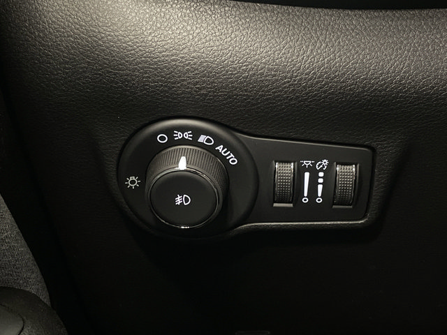 New 2025 Jeep Compass Latitude w/ Sun & Sound Group AWD/4WD image 25
