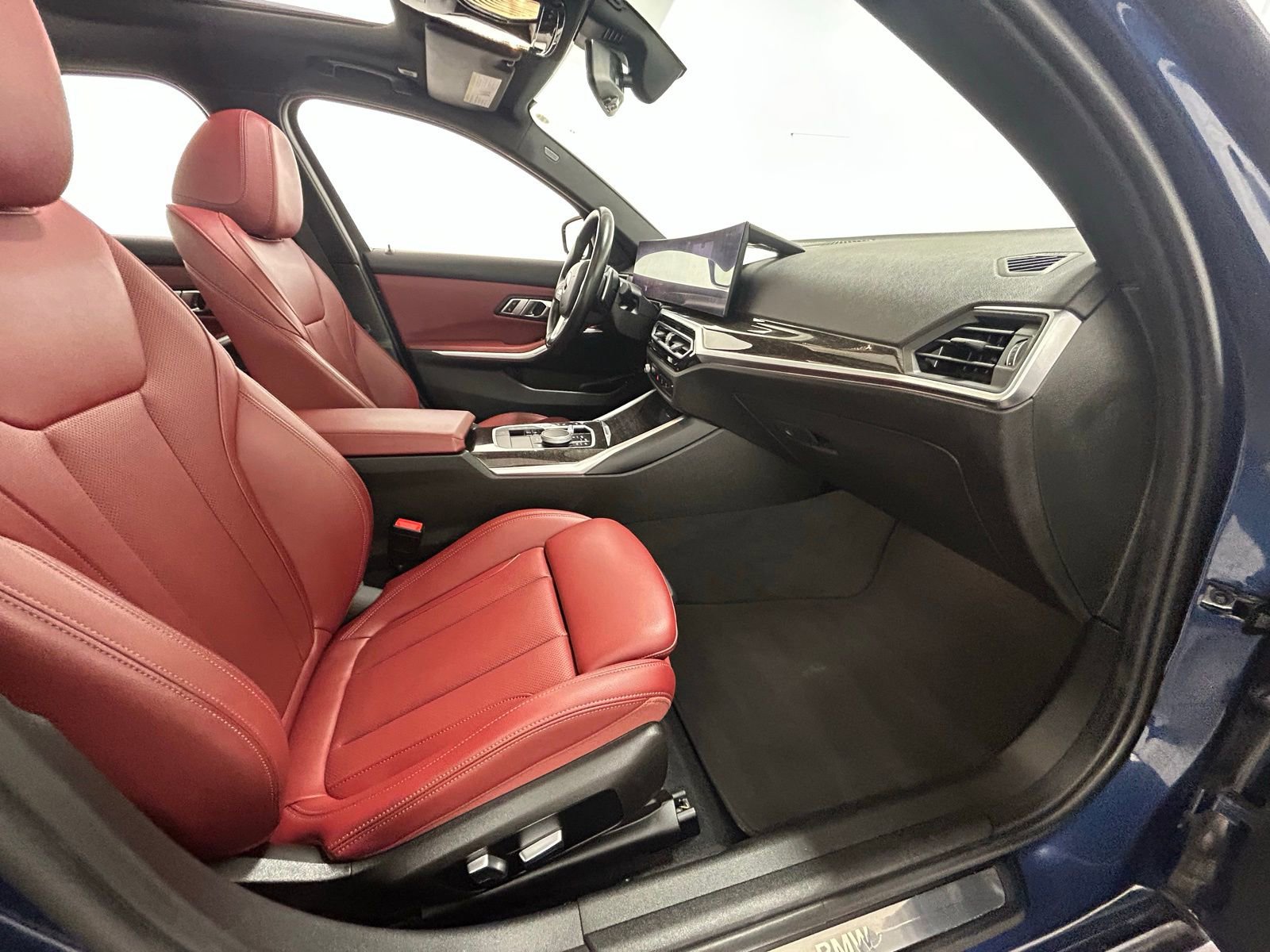 Used 2023 BMW 330i xDrive Sedan w/ Premium Package image 39